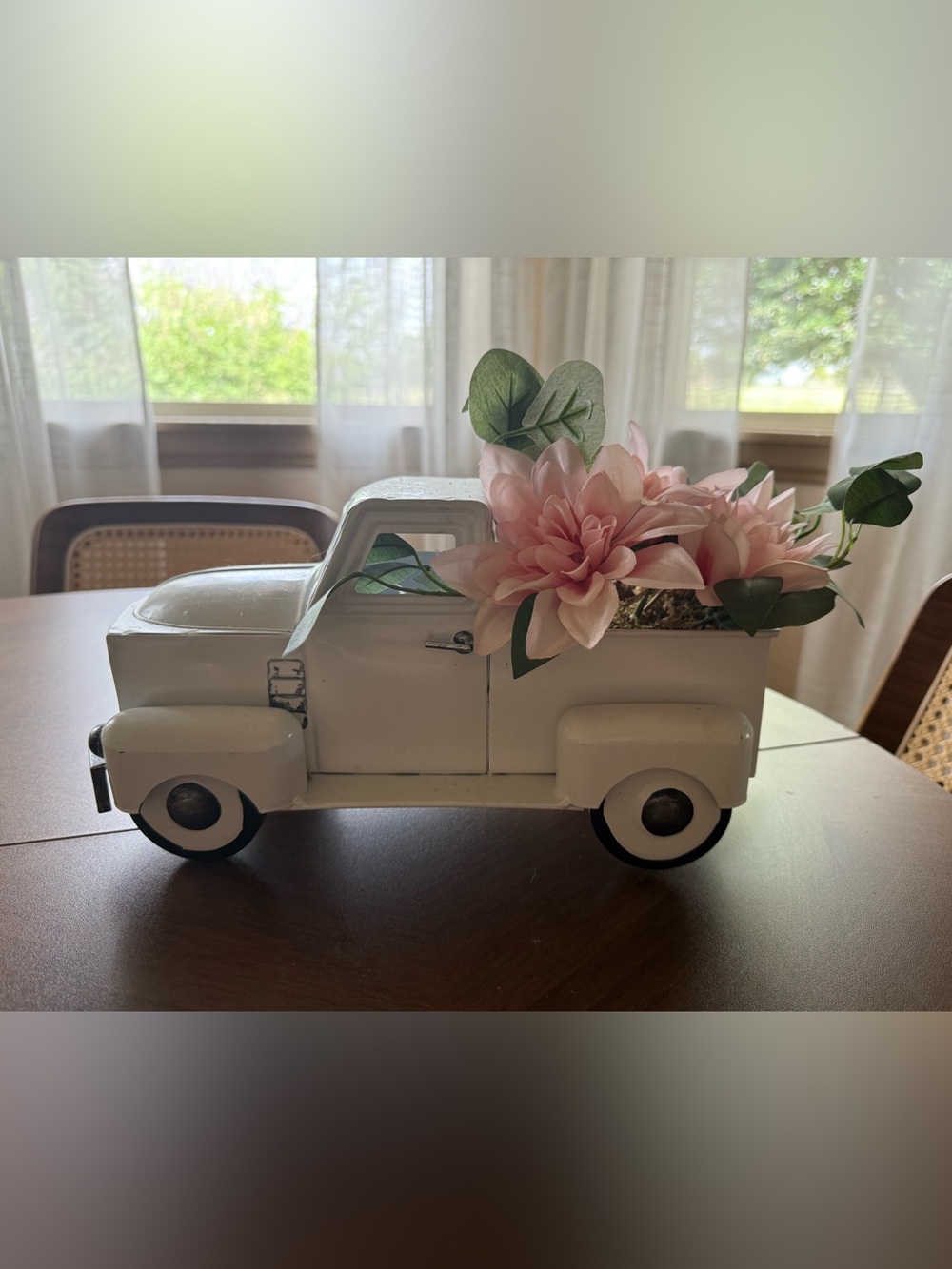 White Farmhouse Truck Floral Decor Vintage Pickup Spring Cottage Centerpiece